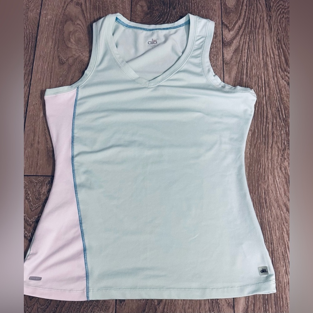 ALO Yoga Green Fitted Tank Top 💚🤍 - Picture 10 of 13